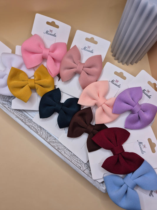 Große Schleife als Haarspange in verschiedenen Farben