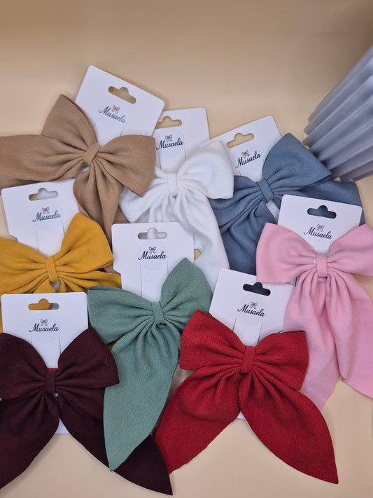 Große wunderschöne lange Schleife als Haarspange