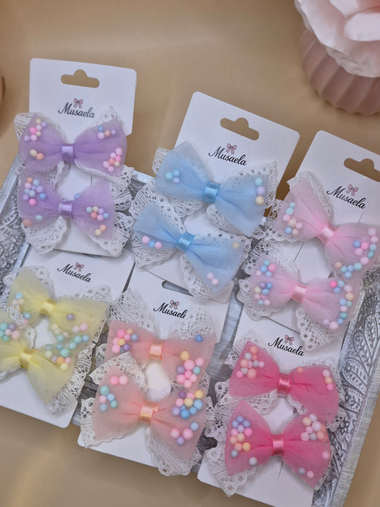 2er Set Haarspangen mit Schleife, Spitze und bunten Kügelchen