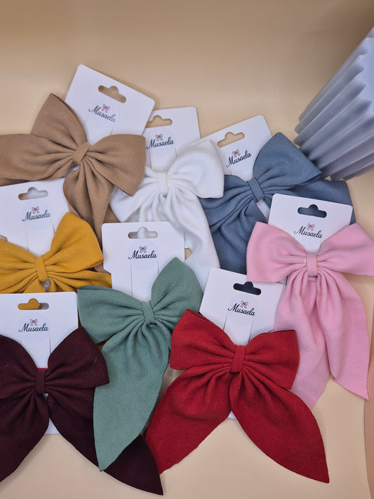 Große wunderschöne lange Schleife als Haarspange