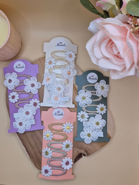 Schöne bestickte Haarspangen mit Gänseblümchen