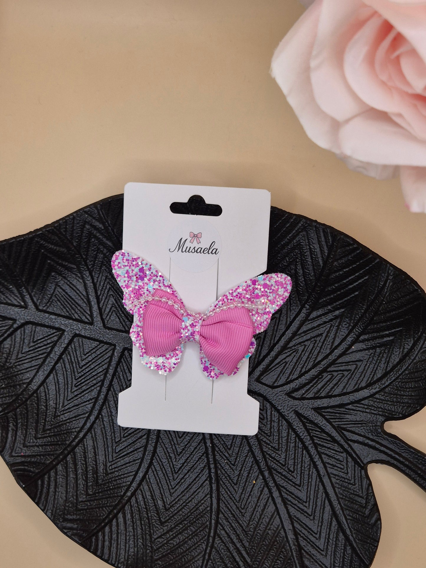 Haarspange mit großem Schmetterling Pailletten und Perlen