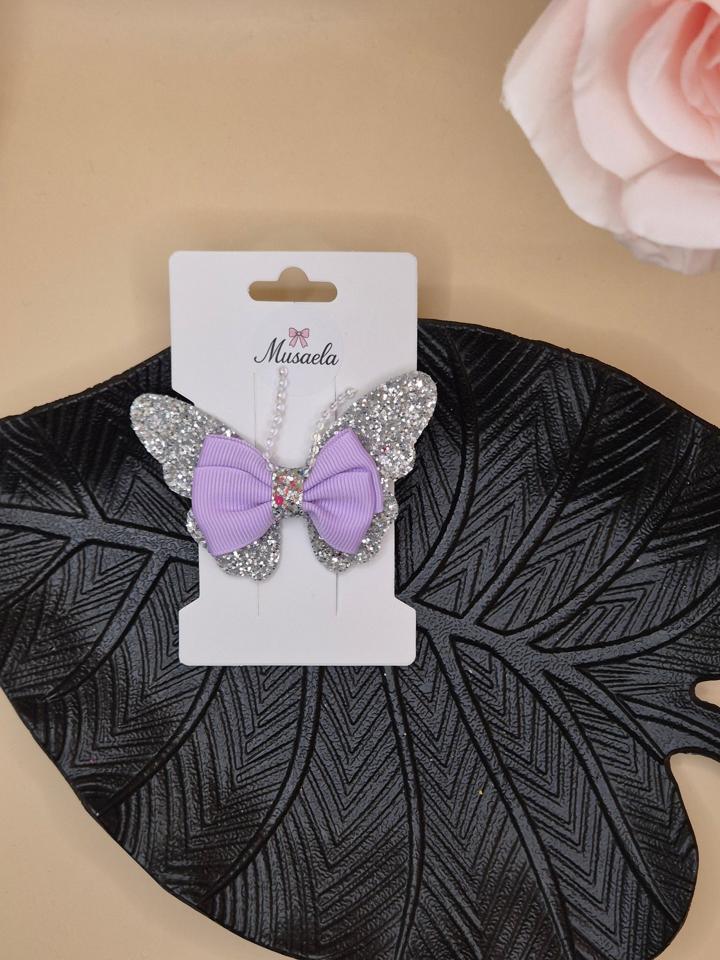 Haarspange mit großem Schmetterling Pailletten und Perlen