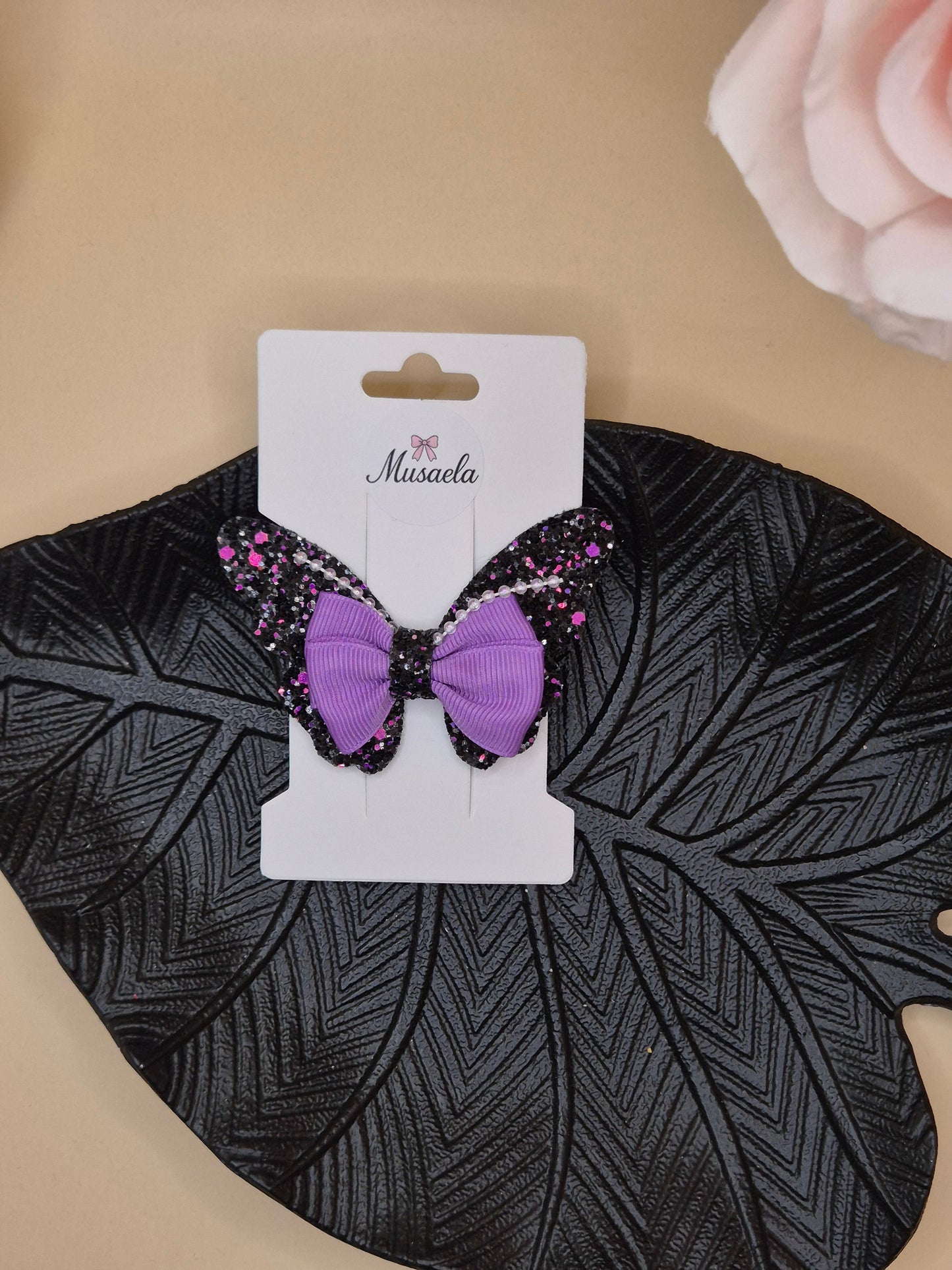 Haarspange mit großem Schmetterling Pailletten und Perlen