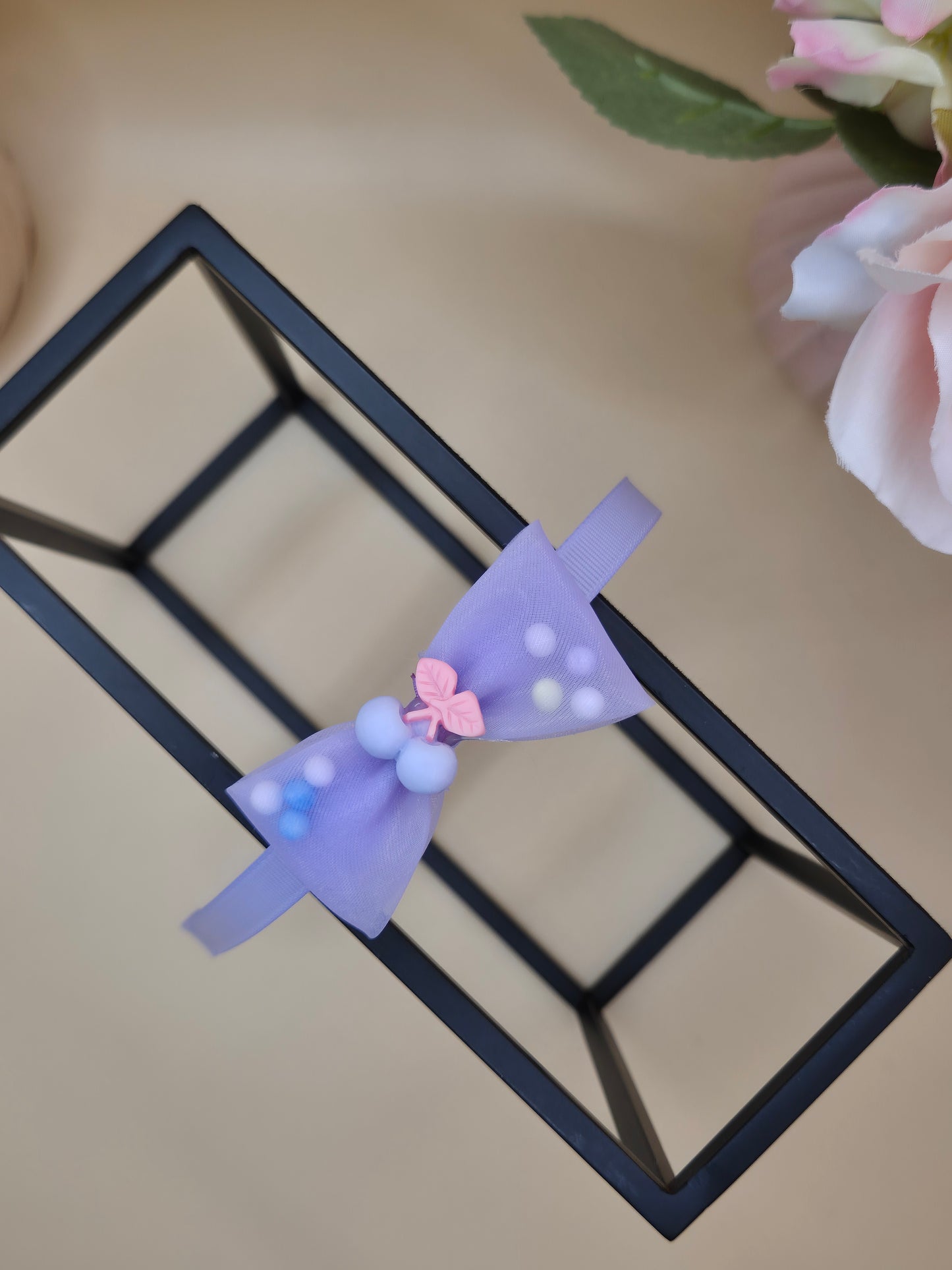 Haarreif mit Schleife mit bunten Kügelchen