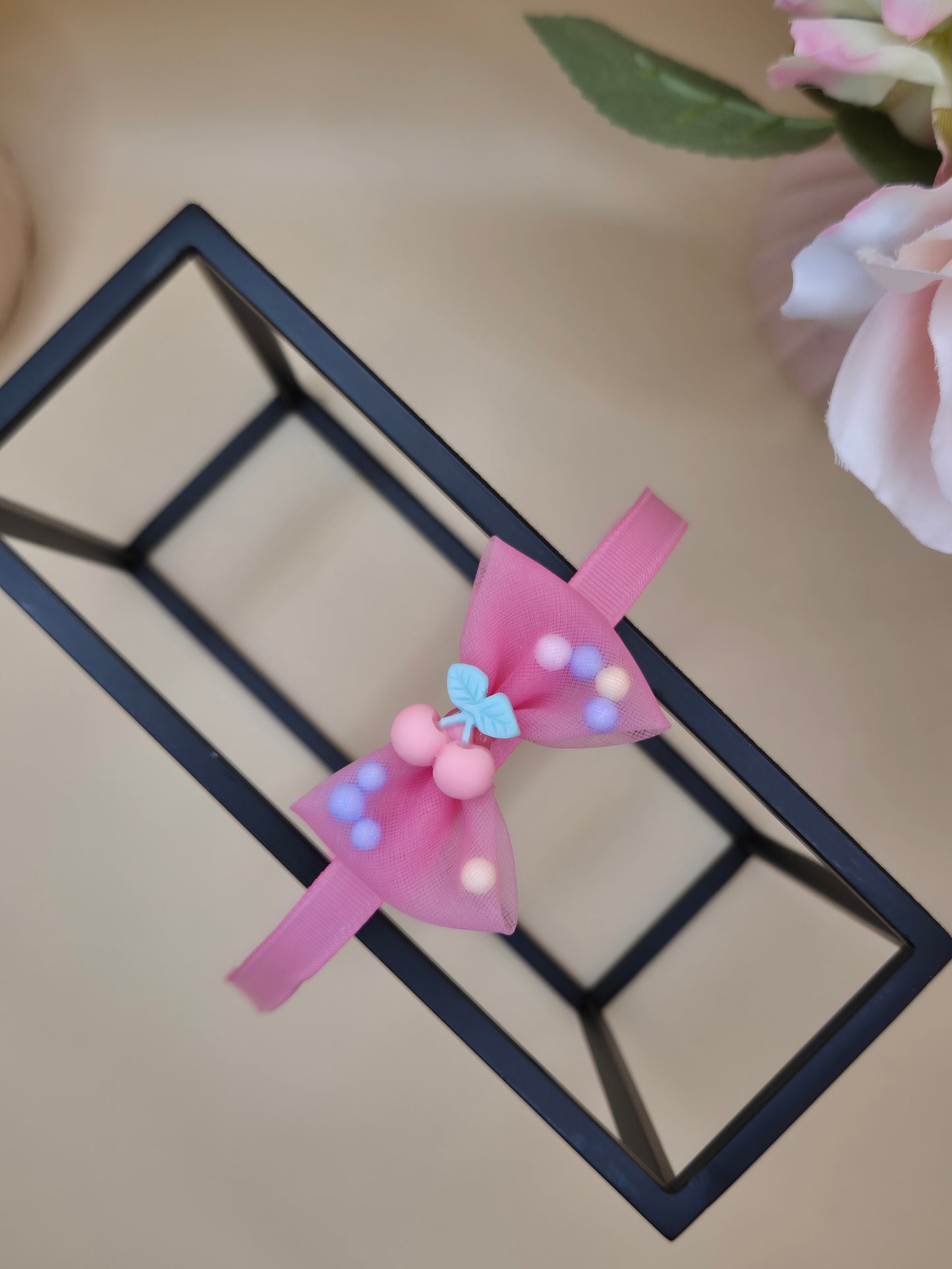 Haarreif mit Schleife mit bunten Kügelchen