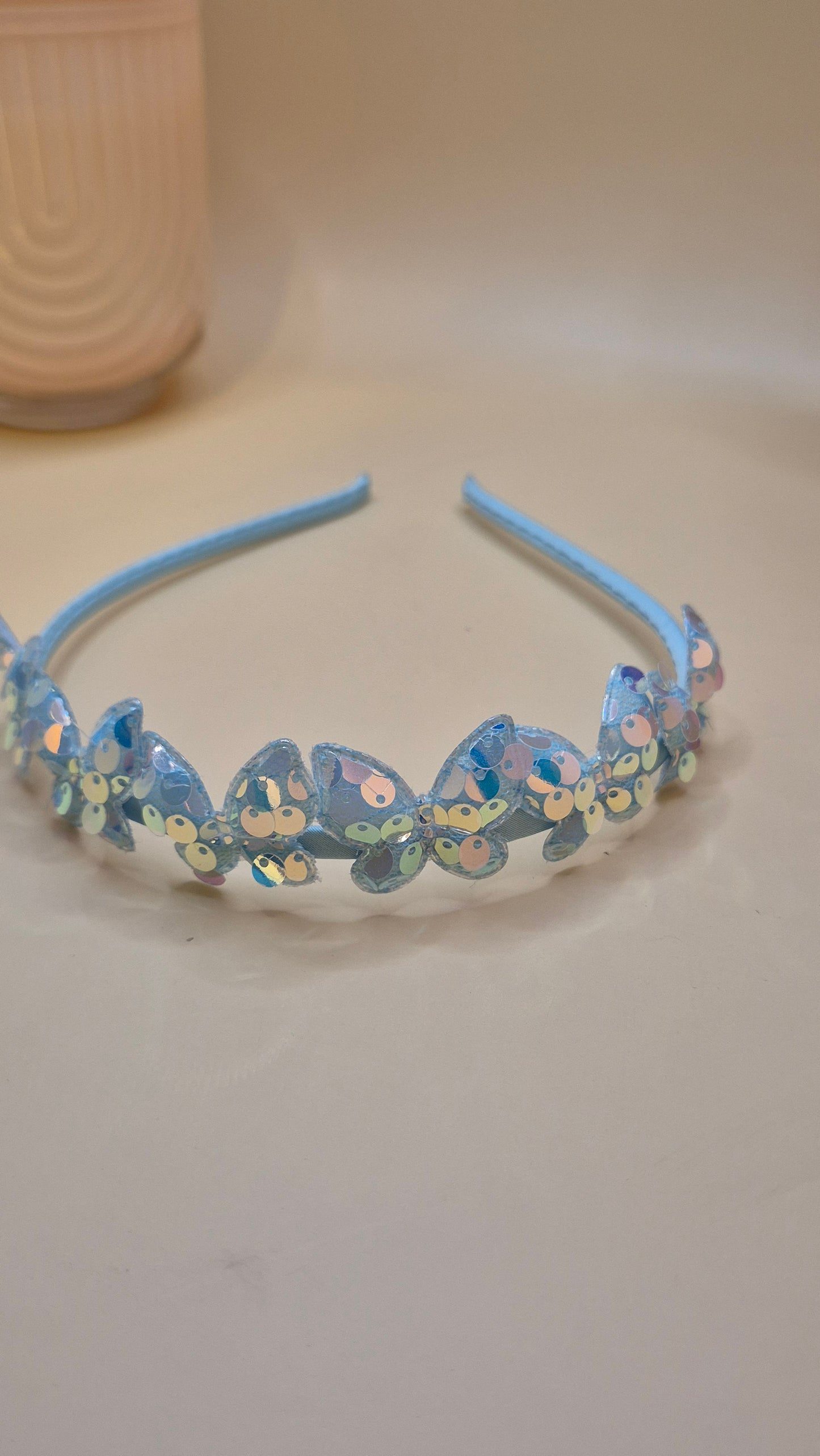 Haarreif mit glitzernden Schmetterling-Pailletten