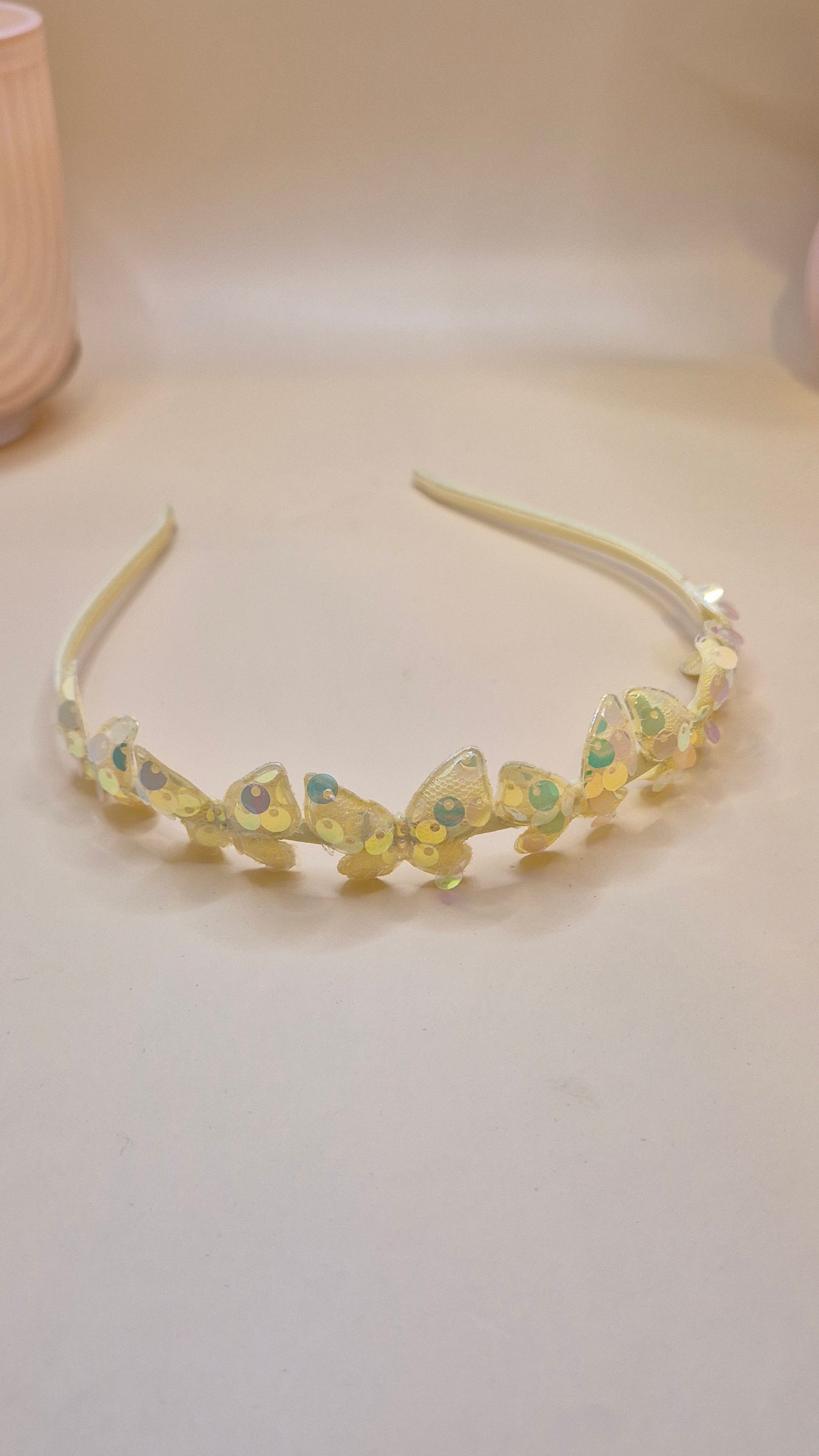 Haarreif mit glitzernden Schmetterling-Pailletten