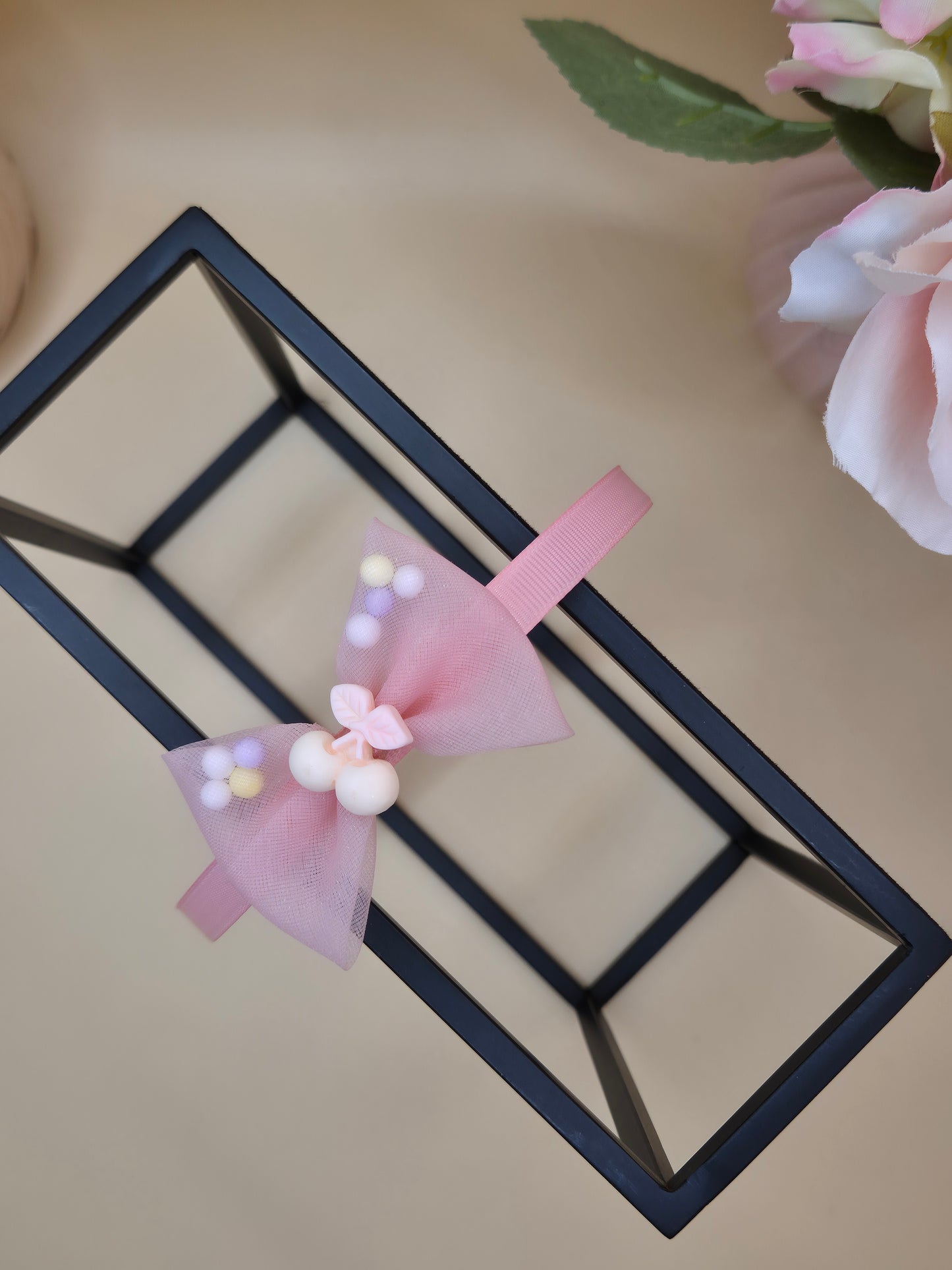 Haarreif mit Schleife mit bunten Kügelchen